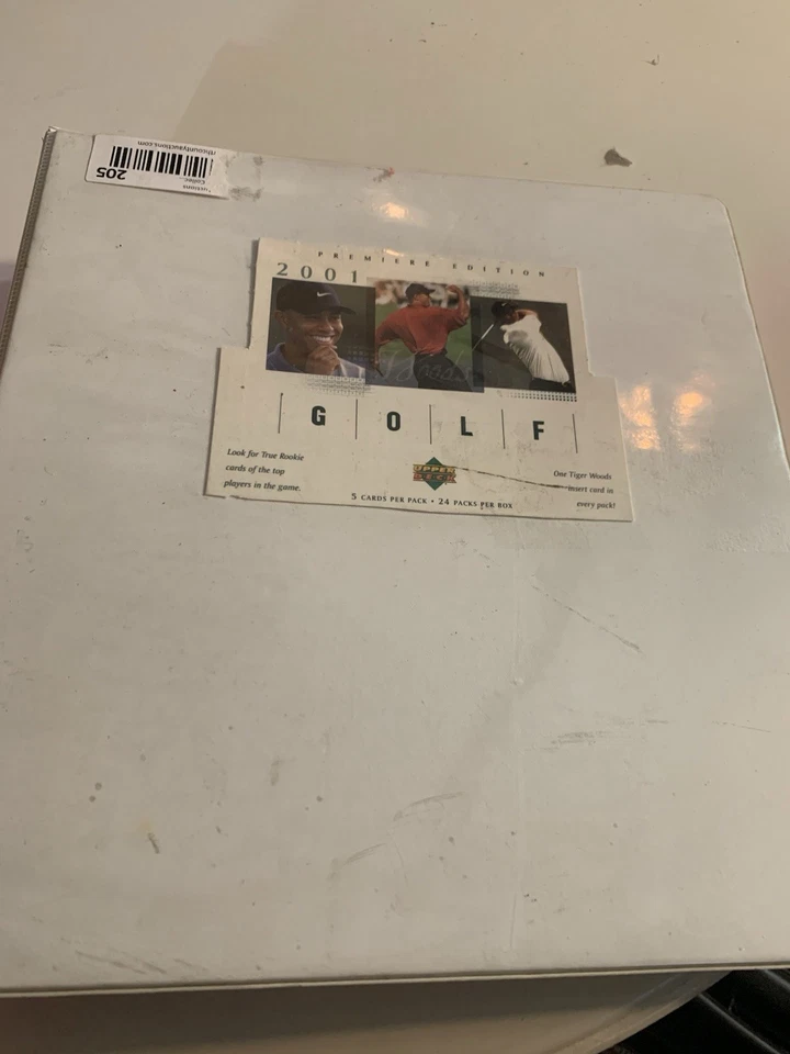 Carpeta llena de cartas coleccionables de golf Tiger Woods pináculo de la cubierta superior Foto 1 de 4