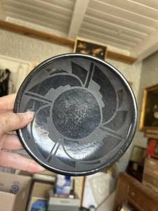 San Ildefonso Pueblo Pottery Lupita Martinez Dish Mid 20th Century 7/8" x 6" d - Picture 1 of 9