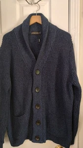 Neu ohne Etikett Herren Wollmischung dick Chucky Zopfmuster Cardigan Pullover, Gr. XL, blau - Bild 1 von 10
