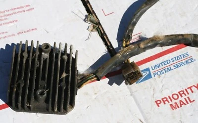 Honda VF700C Magna 1985-1986 regulador OEM Foto 1 de 2