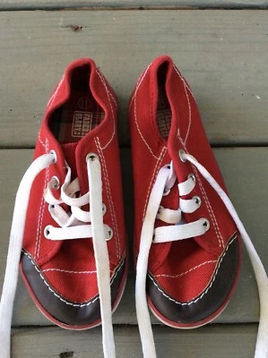 Zapatillas deportivas de lona rojas Faded Glory talla 11 para niños Foto 1 de 4