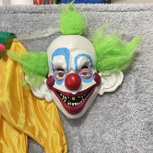 Killer Klowns aus dem Weltraum Shorty Halloween Maske & Kinder Handarbeit gelber Anzug - Bild 1 von 14