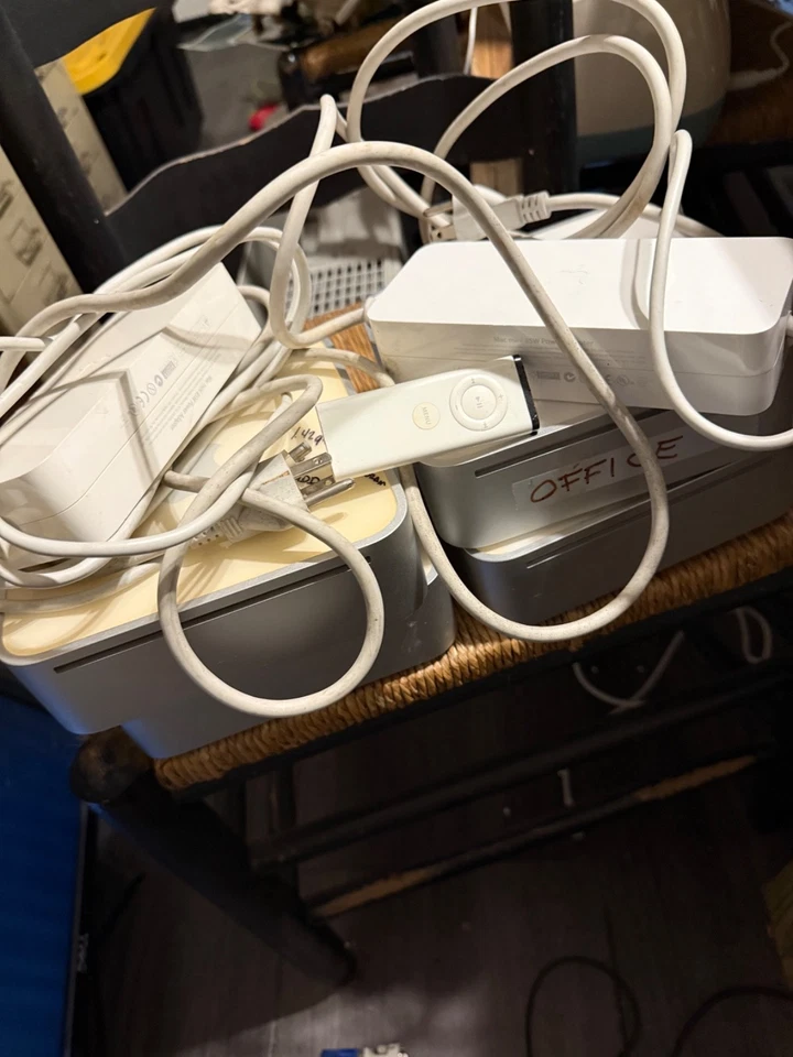 Apple Mac mini 台式机 G4 批量 4 个 总单元,2 个电源,1 个遥控器 — 第 1/4 张图片