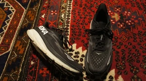 Hoka One One Para Hombres Clifton 9 1127895 BWHT Negro Zapatos para Correr Tenis Talla 12D - Imagen 1 de 11