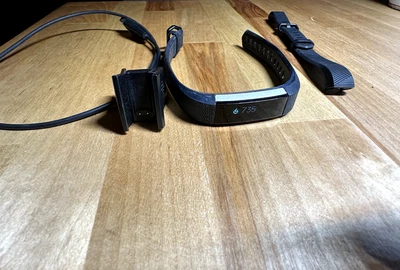 Fitbit Alta HR Fitness Activity Tracker w/ Heart Rate Monitor + 2nd Size L Band Foto 1 de 3