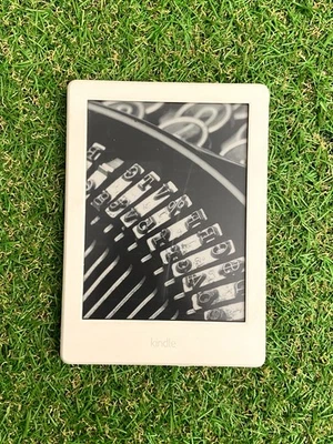 Amazon Kindle 8th Generation SY69JL 6" 4GB Wi-Fi White eBook Reader (E28) - Image 1 of 4