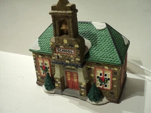 Weihnachtsdorfschule, gebraucht mit Abt 56, top Farbe & beleuchtet! - Bild 1 von 12