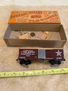 VINTAGE CENTRAL VALLEY CHICAGO LAKE SHORE  BOX CAR HO SCALE  IN OLD BOX - Picture 1 of 7