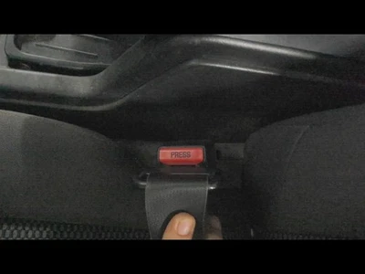 Used Front Left Seat Belt Front fits: 2007 Mitsubishi Endeavor Convertible drive Foto 1 de 4