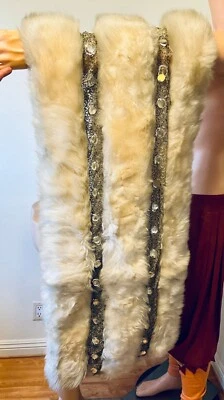 DE COLECCIÓN SHOW GIRL MANGUITO DE PIEL CON LENTEJUELAS DE DIAMANTE Y DETALLES DE CUENTAS DE CORNETA Foto 1 de 4