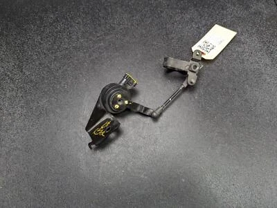 Rear Left Ride Height Sensor 2017 Cadillac Escalade ESV 23152100 2015 2016- 2020 - Image 1 of 4