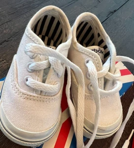 INFANT White Canvas REEBOK Sneakers (Size 2) - Picture 1 of 5
