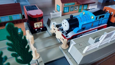 Plarail TOMY Thomas & Friends Thomas and Elizabeth Railroad Crossing Station Set Cover