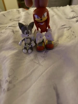 Tomy ~ Paquete clásico de colas blancas y negras y cuentos modernos Foto 1 de 4