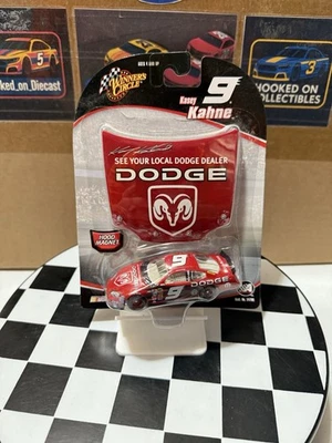 KASEY KAHNE #9 DODGE 2005 1/64 CÍRCULO DE GANADORES CON PANTALLA MAGNÉTICA DE CAPÓ Foto 1 de 4