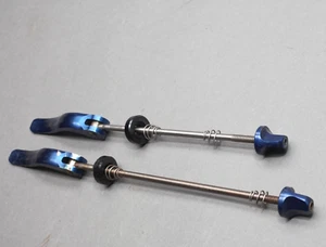 Salsa Flip-Off Quick Release Skewers 100/135mm Blue Front & Rear - Picture 1 of 6