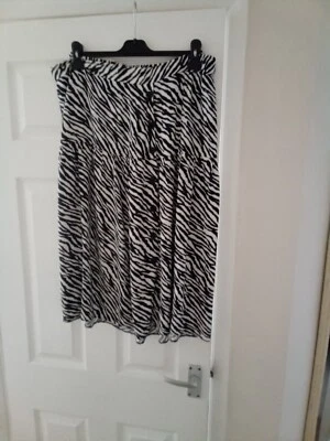 Hermosa falda Midi 16 con estampado animal negro/blanco para damas Foto 1 de 4