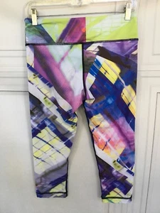 VM MA WOMENS YOGA Capri LEGGINGS IN Pink Geometric Size Medium - Bild 1 von 7