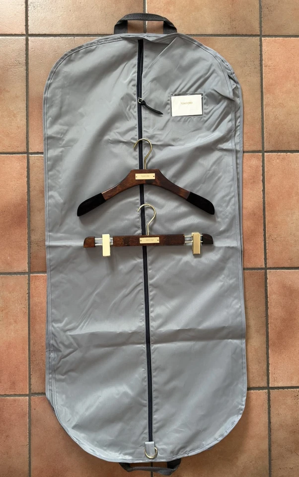 Porta abiti  dust bag TOM FORD originale 60*120,  2 grucce confezione lusso - Image 1 of 4