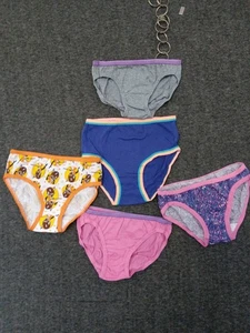 Paquete de 5 calzoncillos braguitas de algodón talla 6 Wonder Nation para niñas con estampado gráfico - Imagen 1 de 6