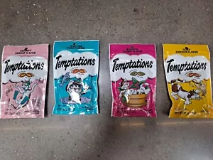 4 Pack TEMPTATIONS Crunchy and Soft Cat Treats 4 Flavors FREE SHIP - Picture 1 of 2