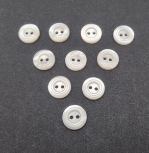 10 Weiße Perlmutt 2-Loch Knöpfe 13 mm / Mother-of-Pearl Button Bouton Nacre D5 - Bild 1 von 3