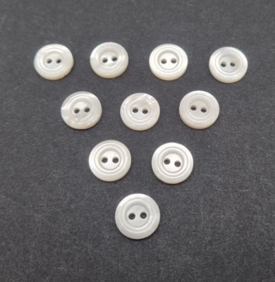 10 Weiße Perlmutt 2-Loch Knöpfe 13 mm / Mother-of-Pearl Button Bouton Nacre D5 - Bild 1 von 3
