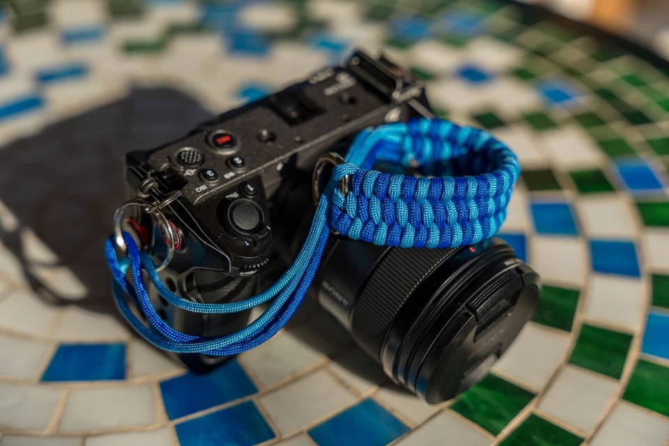 Pulseira de pulso para câmera Never Drop Camera azul/azul personalizada feita à mão Paracord 550. - Imagem 1 de 4