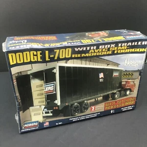 Kit modelo camión Lindberg Dodge L-700 Big Rig y remolque de caja 73071 sellado 1:25 - Imagen 1 de 14
