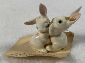 Vintage Hagen Renaker White Porcelain 2  Bunny Rabbit Figurine 1981 U.S.A w Card