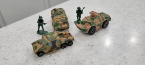 Lotto Micro Machine LGTI TRAXCON RAIDER camion mimetico militare Galoob e 2 carri armati anni 90 - Foto 1 di 8