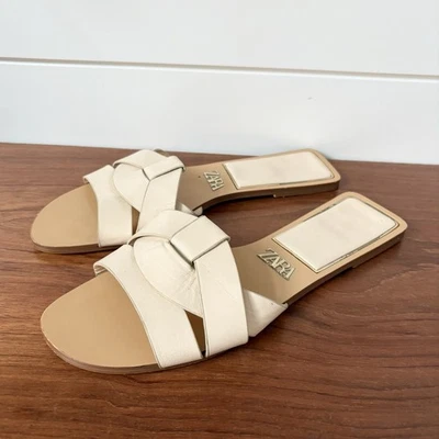 Sandálias femininas Zara de couro cruzado liso creme EUR 39 EUA 8,5 9 elegante excelente estado usado - Imagem 1 de 4