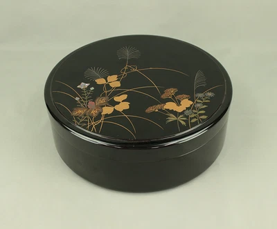 Chabitu tea box Makie Lacquerware Flowers and Grasses Tea Ceremony Torikomibon - Image 1 of 4