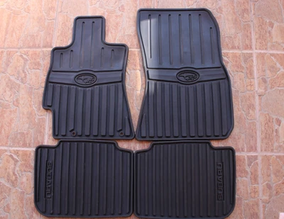 Juego de alfombrillas de goma para todo clima Subaru Legacy Outback 2010-2014 J501SAJ000 OEM Foto 1 de 4
