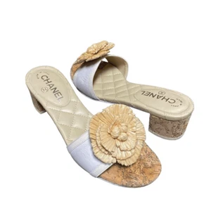 Sandalias Chanel Bone CC Corcho Paja Flor Mules - Imagen 1 de 10
