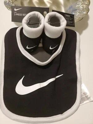Conjunto de botines y babero para bebé Nike, talla 0-6 meses, blanco, negro, regalo de ducha S3 Foto 1 de 4