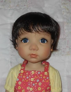 Peluca muñeca Monique unisex BEBE TALLA 10/11 MARRÓN cuerpo corto en capas y flequillo (BR) NUEVA CON ETIQUETAS - Imagen 1 de 6