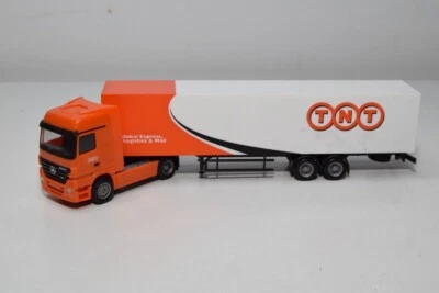 B54 1:87 HERPA MERCEDES-BENZ ACTROS TRUCK TRAILER TNT GLOBAL EXPRESS EXC. COND.2 - Immagine 1 di 4