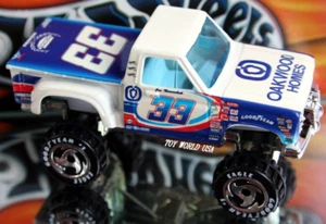 Hot Wheels Racing 2001 TAIL GUNNER #33 Joe Nemechek Oakwood Homes - Picture 1 of 1
