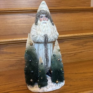 Ragon House Belsnickle Weihnachtsmann mit Flaschenbürste Weihnachtsbäume & Lametta 13" - Bild 1 von 4