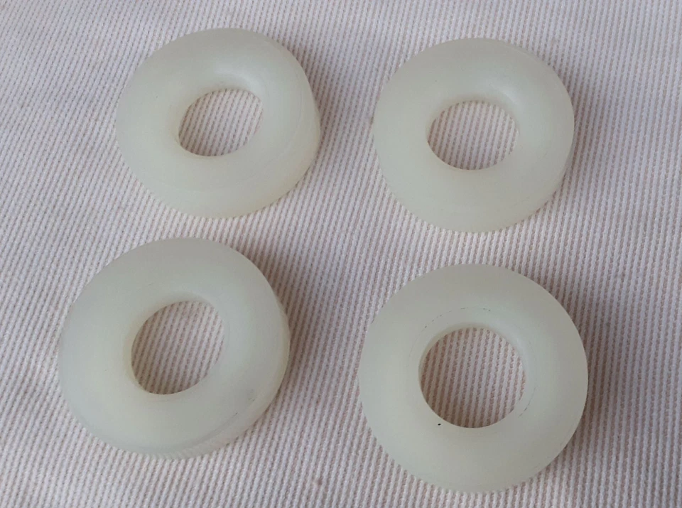 4 x Wilden 04-1120-20-500 Poly Seat Valves - Image 1 of 1