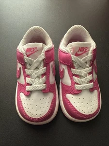Nike Dunk Zapatillas bajas rosa fushia/blanco para niños pequeños FB9107-102 - TALLA 4 C - Imagen 1 de 6