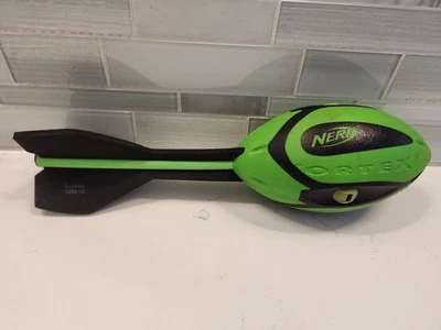 Nerf Vortex Mega Aero Howler 12 дюймов зеленый и черный свистящая пена футбол Hasbro - Изображение 1 из 4