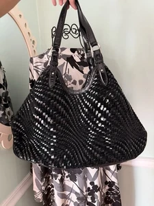 Cole Haan Genevieve Woven Triangle Black Patent Leather Black Tote Schultertasche - Bild 1 von 10