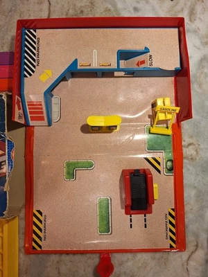 Micro Machines City Service Center Repair Station Galoob #6408 - Incomplete - Image 1 of 4