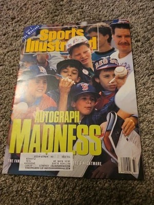 AUGUST 13, 1990 SPORTS ILLUSTRATED - AUTOGRAPH MADNESS - BOSTON RED SOX - Image 1 of 4