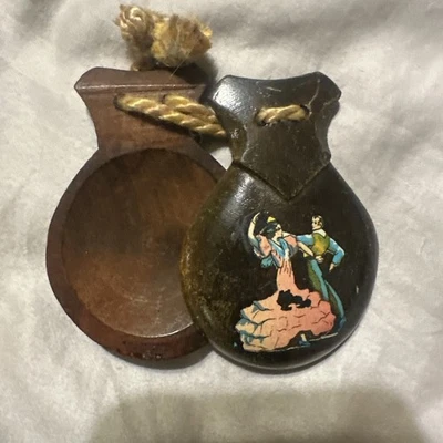 Juego Coleccionable Vintage Castañuelas Madera Bailarines Flamencos Torero Foto 1 de 2