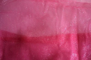 FUSCHIA GLITTER TULLE 100% NYLON FABRIC 42X56 INCHES REMNANT - Imagen 1 de 2