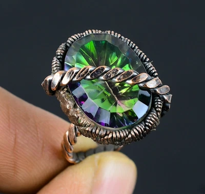 Hermoso anillo de joyería hecha a mano con envoltura de alambre de cobre con piedras preciosas de topacio místico Foto 1 de 4