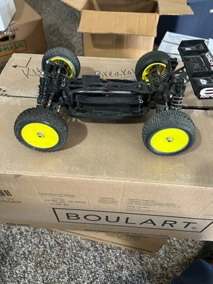 RARE VINTAGE LOSI MINI 8IGHT-T 1/14 SCALE 4WD TRUGGY ROLLER SLIDER CHASSIS - Image 1 of 4